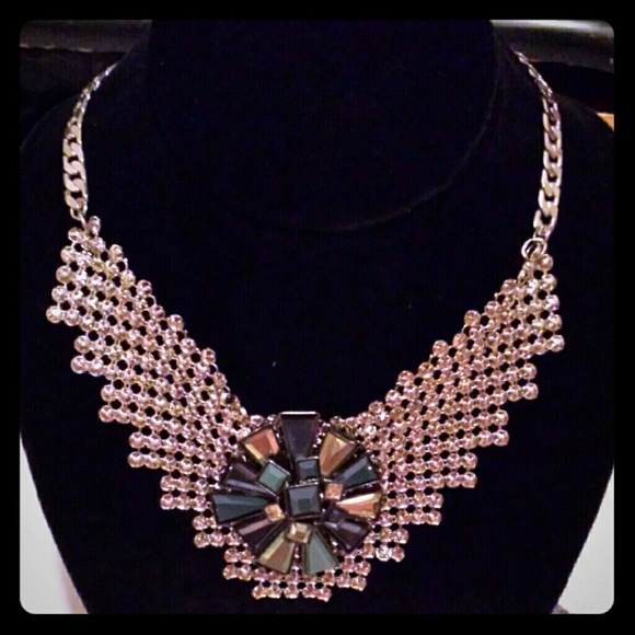 Bcbg statement necklace