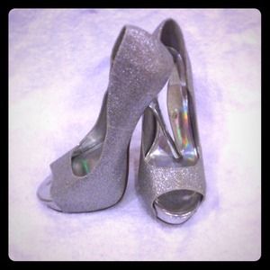 Sparkly silver pumps