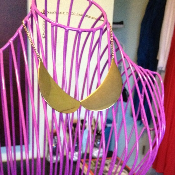 Jewelry - Gold collar necklace