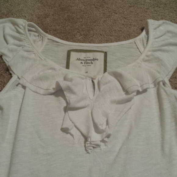 A&F white ruffle sleeveless top - Picture 2 of 2