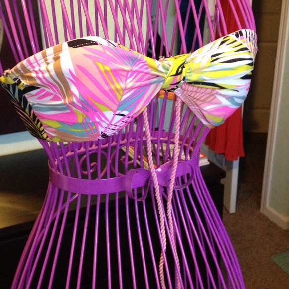 H&M Bikini Top. NWT