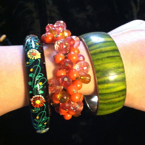 Hand Painted Bangle - Picture 3 of 4