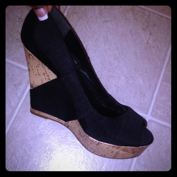 Size 10 wedge (both)