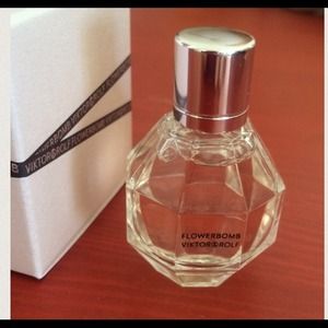 💥SOLD💥NEW💥Viktor & Rolf Flowerbomb Parfum