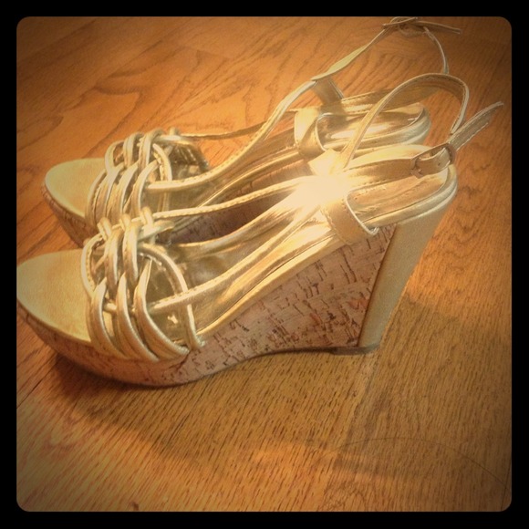 Gold wedges