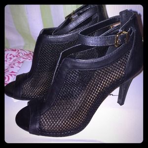 Jessica Simpson peep toe heels 😘💁