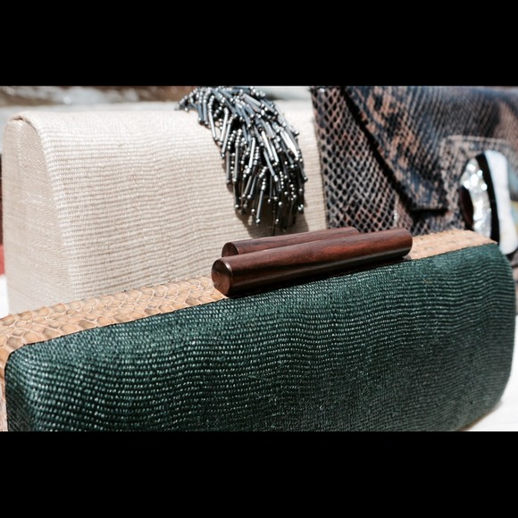 Handbags made of raw materials by local artisans. - Picture 1 of 4