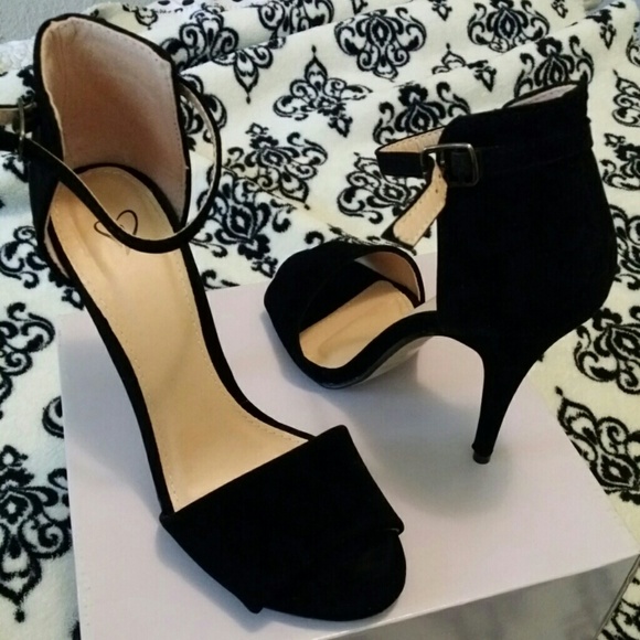 7.5 blk heels