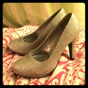 Sparkly silver Cinderella heels 💗