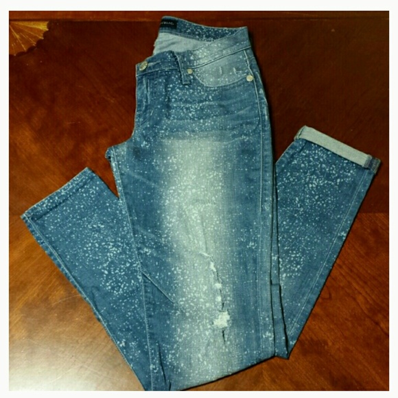 Rock & Republic Fun Boyfriend Jeans - Picture 3 of 12
