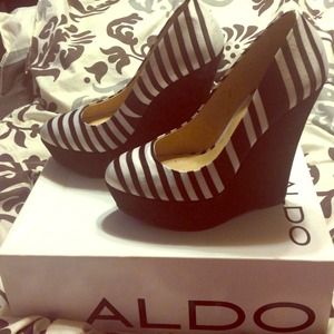 **PRICE REDUCED** **NEW PICS**