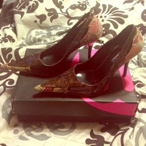 **Price lowered**Brown floral pointy pumps