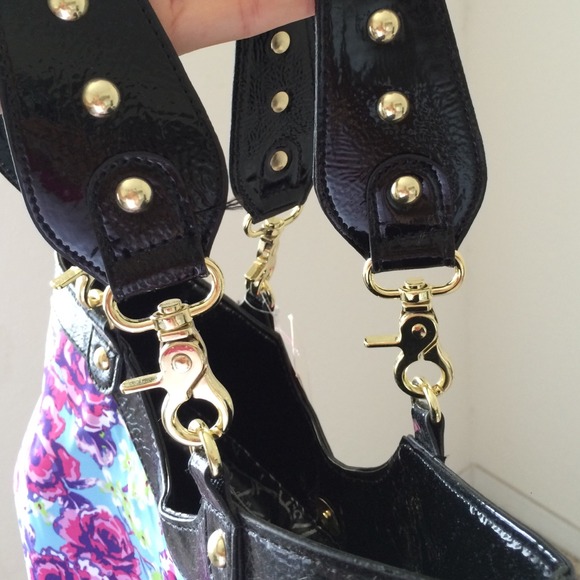 Betsey Johnson large purse - Picture 4 of 4