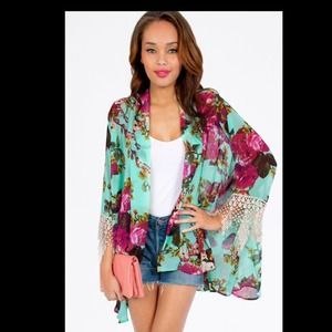 LOOKING FOR THIS KIMONO!