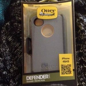Iphone 4/4s otter box, final price