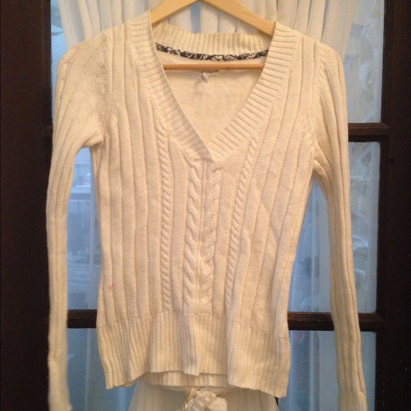White knit cable sweater stretch