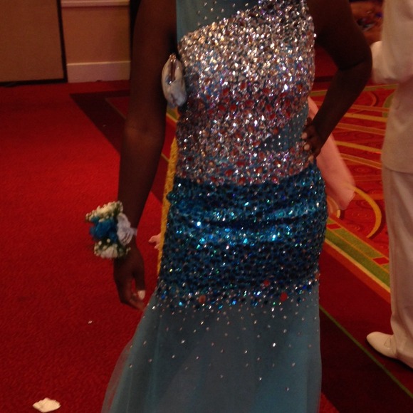 Prom dress. - Picture 4 of 4