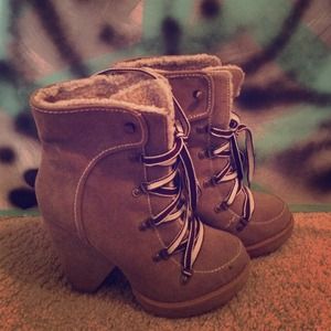 Cool ankle booties!!