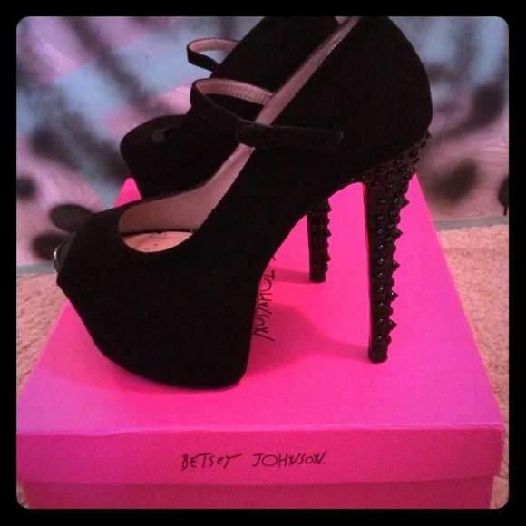 Black "Bell" Betsey Johnson