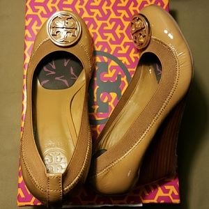 Auth tory burch wedges Caroline nude