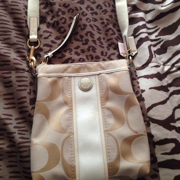 ❌SOLD❌ Small Coach cross body bag