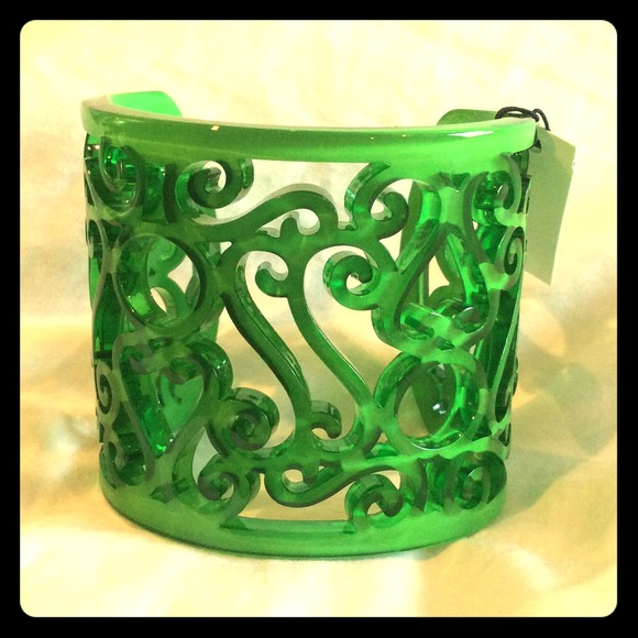 ❌SOLD❌AMAZING RESIN CUFF!! 🌟