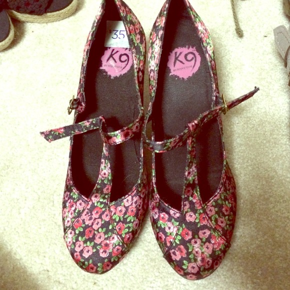 NWT, size 6 - Picture 1 of 2