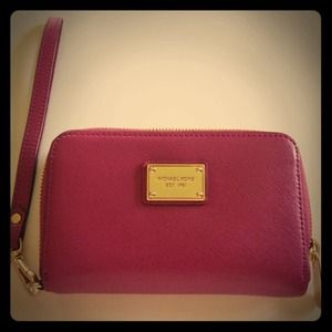 Michael Kors wristlet for iPhone 5