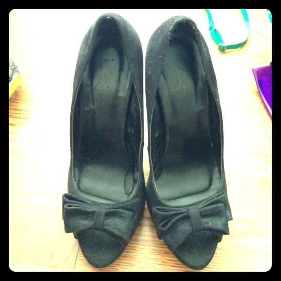 Black Bow heels