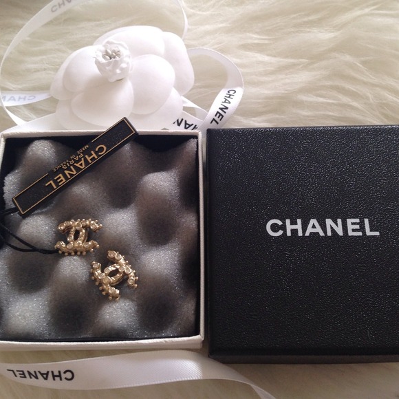 NFS chanel 12A gold Paris Bombay crystal earrings - Picture 2 of 4