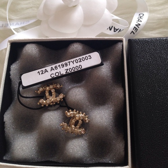 NFS chanel 12A gold Paris Bombay crystal earrings - Picture 4 of 4