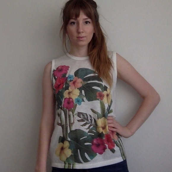 Floral Top - Picture 2 of 3