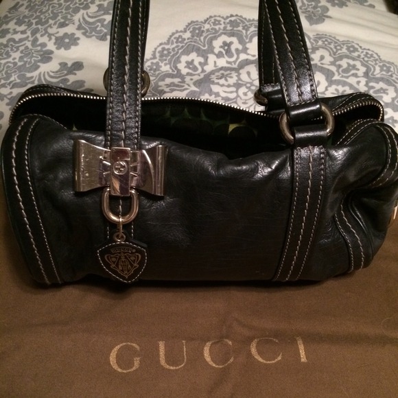 AUTHENTIC GUCCI LEATHER HANDBAG