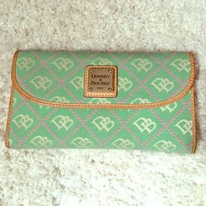 Dooney & Bourke wallet
