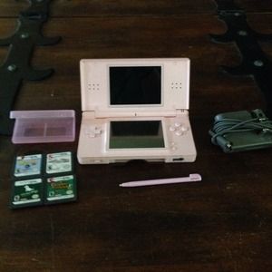 Nintendo DS Lite - Light Pink with 4 games