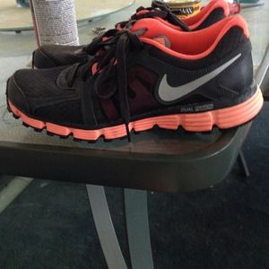 Nike Dual Fusion Run Coral and Gray/Black