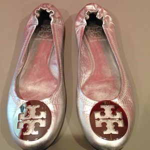 Tory burch metallic silver reva flats