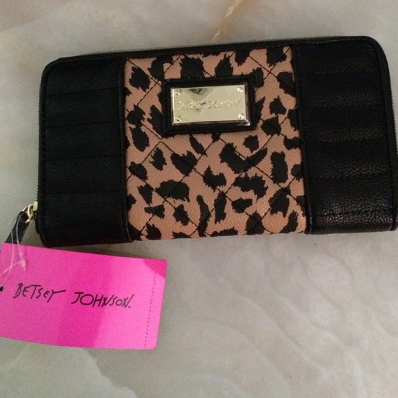 NWT Betsey Johnson zip around wallet/ Clutch
