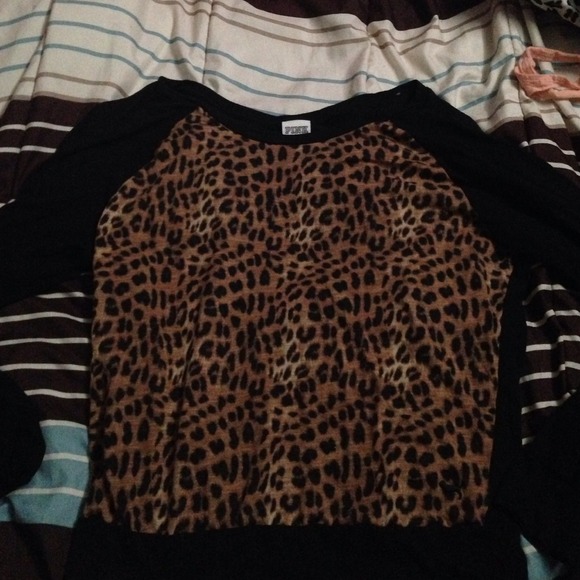 Long sleeve VS Cheetah shirt