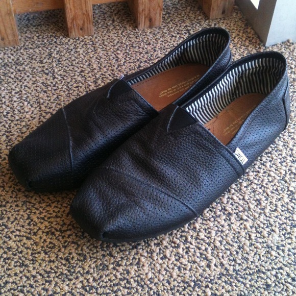 Black size 12 Toms