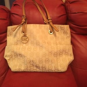 MK beige purse 8/10 condition authentic