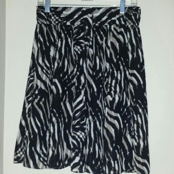 Skirt - Picture 2 of 3