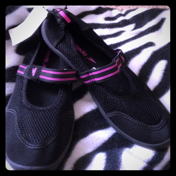 Speedo water shoes