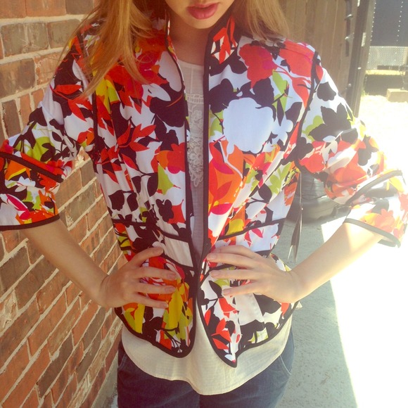 🎉HOST PICK 🎉Bright Floral Spring/Summer Jacket