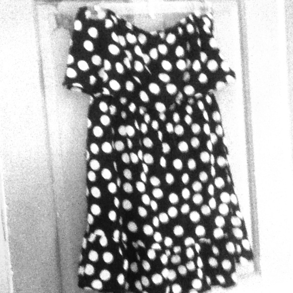A pretty black and white strapless dress!! 😝