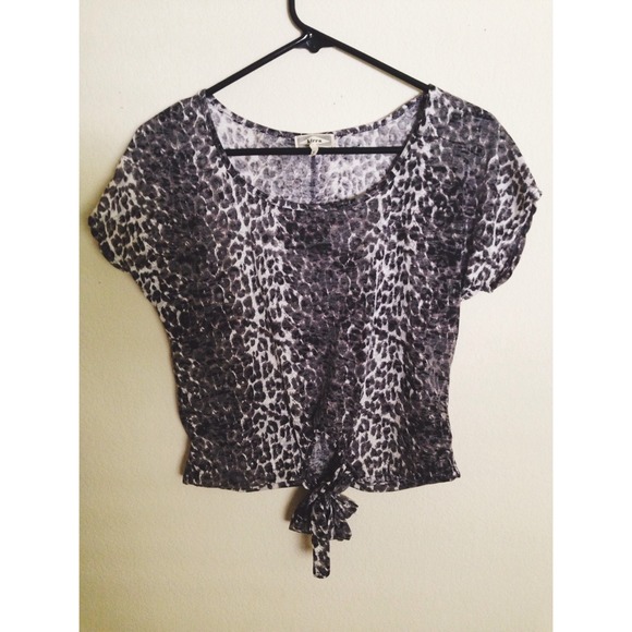 Gray/White Cheetah Print Top