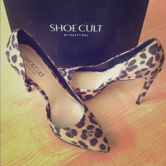 Leopard Print Pumps