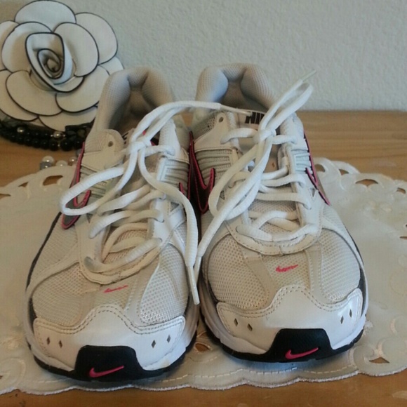 Nike air tennis shoes