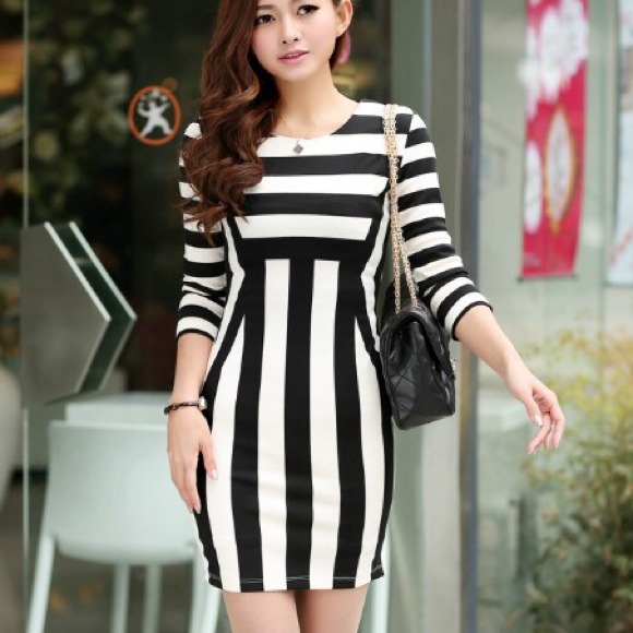 Dresses & Skirts - Black and white body con