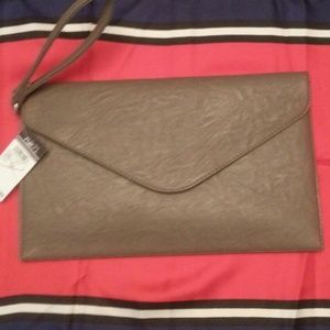 Envelope wristlet